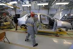 Европейские автогиганты затормозят производство из-за глобальной проблемы: Рынки: Экономика: Lenta.ru0