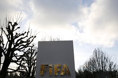 ФИФА и УЕФА пригрозили Украине лишением членства в организациях: Футбол: Спорт: Lenta.ru0
