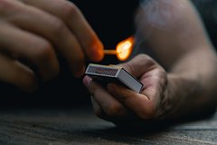 Хозяин дома поджег занавеску в надежде выпроводить гостей: Происшествия: Из жизни: Lenta.ru0