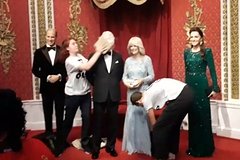 «Карл III» получил тортом в лицо от протестующих британцев: Климат и экология: Среда обитания: Lenta.ru0