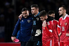 Карпин связал травму голкипера сборной с качеством газона в Таджикистане: Футбол: Спорт: Lenta.ru0