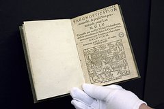 Книга с пророчеством Нострадамуса о смерти Елизаветы II стала бестселлером: Общество: Мир: Lenta.ru0