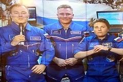 Космонавты с борта МКС поздравили россиян с Днем народного единства: Общество: Россия: Lenta.ru0