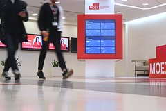 Курс доллара превысил 70 рублей: Рынки: Экономика: Lenta.ru0