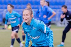 Легионер «Зенита» рассказала об удивившей ее новогодней традиции россиян: Футбол: Спорт: Lenta.ru0
