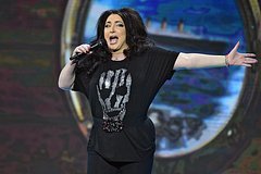 Лолита рассказала о сдаче бутылок в молодости из-за отсутствия денег: Музыка: Культура: Lenta.ru0