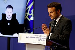 Макрона раскритиковали после призыва объединиться против России: Coцсети: Интернет и СМИ: Lenta.ru0
