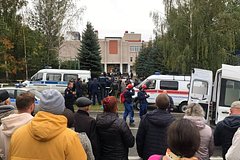 Минздрав оценил действия врачей при спасении детей после стрельбы в Ижевске: Происшествия: Россия: Lenta.ru0