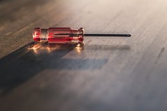 Мужчина 51 раз ударил отверткой игнорирующую его знаки внимания девушку: Происшествия: Из жизни: Lenta.ru0
