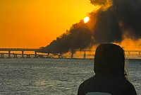 На Украине выпустят почтовую марку с горящим Крымским мостом: Украина: Бывший СССР: Lenta.ru1