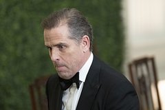 На выставке в США оценили стоимость самой дорогой картины сына Байдена: Искусство: Культура: Lenta.ru0