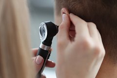Накладка от наушника на пять лет застряла в ухе мужчины: Люди: Из жизни: Lenta.ru0