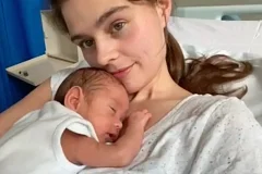 Не знавшая о беременности женщина вернулась из отпуска и родила: Люди: Из жизни: Lenta.ru0