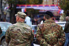 Неизвестные в Косово бросили бутылку с зажигательной смесью в дом сербской семьи: Происшествия: Мир: Lenta.ru0