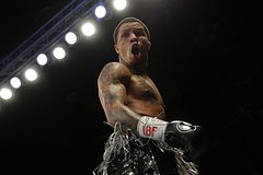 Непобежденный американский боксер-чемпион попал под арест: Бокс и ММА: Спорт: Lenta.ru0