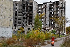 Общественный трибунал обвинил бойца «Азова» в расстреле жителей Мариуполя: Украина: Бывший СССР: Lenta.ru0