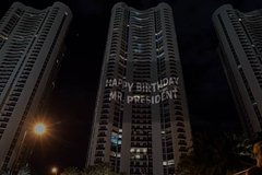 Опубликованы кадры поздравления Путину на высотке Trump Tower в США: Политика: Мир: Lenta.ru0