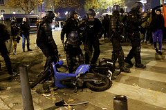 Подросток погиб в Монпелье после матча сборных Франции и Марокко: Футбол: Спорт: Lenta.ru0