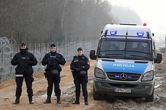 Польскую деревню оцепили после падения ракет: Происшествия: Мир: Lenta.ru0