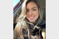 Поседевшая в 16 лет женщина перестала красить волосы и показала результат: Внешний вид: Ценности: Lenta.ru0