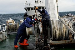 Пожар на судне в Охотском море потушен силами экипажа: Происшествия: Россия: Lenta.ru0