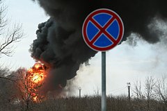 Пожар в резервуаре с нефтью в граничащем с Украиной регионе локализован: Общество: Россия: Lenta.ru0