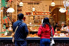Продавец-консультант назвала способ вычислить изменников по новогодним подаркам: Люди: Из жизни: Lenta.ru0