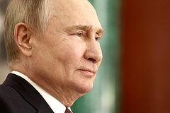 Путин выступил с новогодним обращением на фоне военных: Политика: Россия: Lenta.ru0