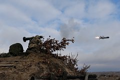 Раскрыты детали работы проверяющих поставляемое Украине оружие американцев: Политика: Мир: Lenta.ru0