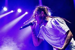 Рэпер 6ix9ine со сцены признался в любви к России: Музыка: Культура: Lenta.ru0