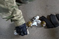 Росгвардейцы обнаружили тайники с оружием и задержали пособника ВСУ: Следствие и суд: Силовые структуры: Lenta.ru0