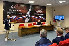 «Роскосмос» завершил сборку ракеты для запуска ангольского спутника: Космос: Наука и техника: Lenta.ru0