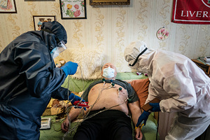 Россиян научили оказывать первую помощь при смертельно опасном приступе: Уход за собой: Забота о себе: Lenta.ru1