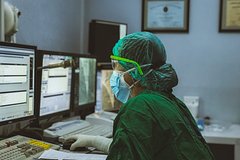 Россиян научили оказывать первую помощь при смертельно опасном приступе: Уход за собой: Забота о себе: Lenta.ru0