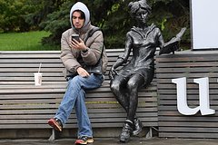 Россиянам подсказали способы обезопасить себя от бесконтрольного чтения новостей: Ментальное здоровье: Забота о себе: Lenta.ru0