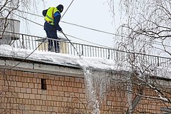 Россиянин отсудил у коммунальщиков сотни тысяч рублей за скользкое крыльцо дома: Дом: Среда обитания: Lenta.ru0
