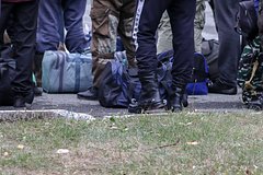 Россиянину со сломанной рукой предписали явиться в военкомат в течение 12 часов: Общество: Россия: Lenta.ru0