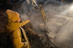 Российская школьница провалилась в яму с кипятком: Общество: Россия: Lenta.ru0