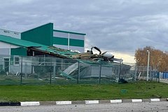 Российский губернатор показал разрушения на приграничном КПП после обстрела ВСУ: Происшествия: Россия: Lenta.ru0