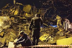 Российский истребитель Су-30 упал на жилой дом в Иркутске: Происшествия: Россия: Lenta.ru0