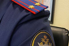 Российский полицейский снял с умершего золотые цепочки и получил срок: Следствие и суд: Силовые структуры: Lenta.ru0