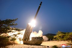 Северная Корея запустила ракету в сторону Японского моря: Оружие: Наука и техника: Lenta.ru0
