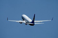 Сильный ветер помешал летевшему из Москвы самолету приземлиться: Происшествия: Россия: Lenta.ru0