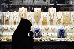 Сотрудница российского ювелирного магазина похитила драгоценности и сбежала: Следствие и суд: Силовые структуры: Lenta.ru0