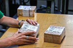 Спрос на наличные в России вырос до максимума с марта: Социальная сфера: Экономика: Lenta.ru0