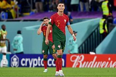 Стала известна вытащенная Роналду из трусов вещь во время матча ЧМ: Футбол: Спорт: Lenta.ru0
