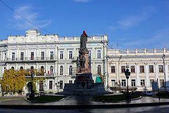 Стало известно о судьбе памятника Екатерине II в Одессе после демонтажа: Украина: Бывший СССР: Lenta.ru0
