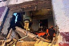 Стало известно об опасности обрушения в доме на Сахалине после взрыва газа: Общество: Россия: Lenta.ru0
