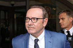 Суд США оправдал актера Кевина Спейси по делу о домогательствах: Кино: Культура: Lenta.ru0