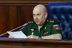 Суровикин назвал напряженной ситуацию в зоне проведения спецоперации: Общество: Россия: Lenta.ru0